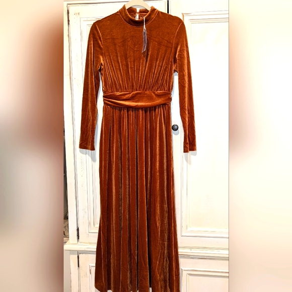 Beautiful caramel colored velvet midi. Size S. - Picture 2 of 9